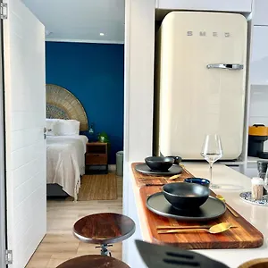 https://peak-of-cape-town-apartment-with-rooftop-pool.hotels-capetown.com