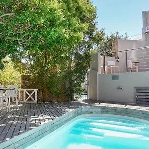 https://camps-bay-nest.hotels-capetown.com